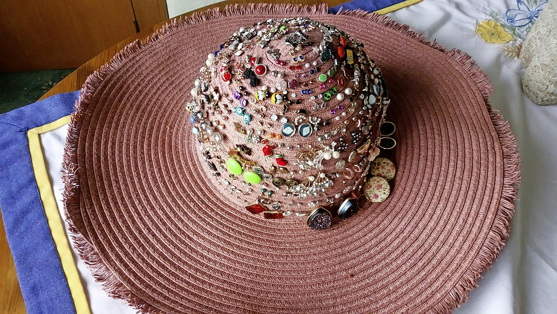 Top 5 makeshift jewellery organisers Lifestyle Take a Break